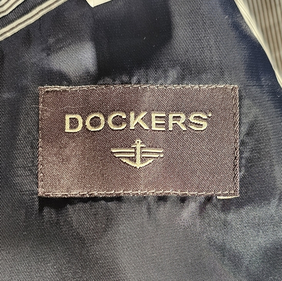 Dockers Men's Classic Navy 2 Button Blazer size 44L - Picture 4 of 5